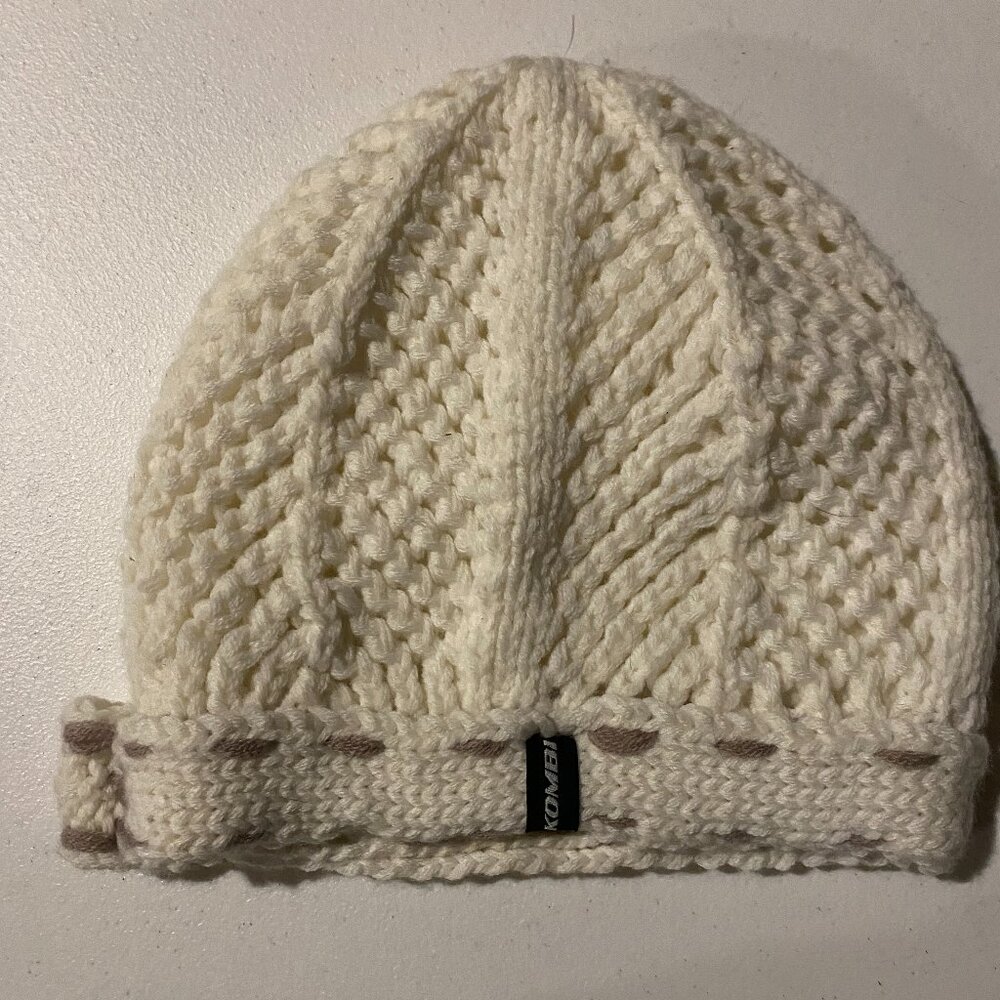 White and Tan Ribbed Knit Beanie with Buckle Detail New Kombi Warm Winter Ski